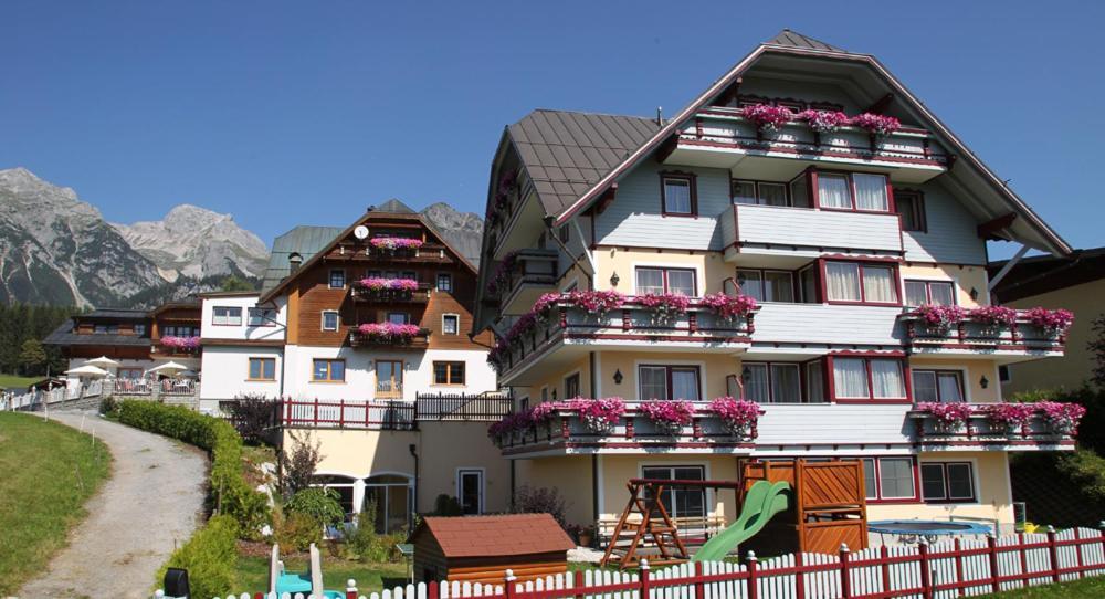 Hotel Neuwirt รัมเซา อัม ดาคชไตน์ ภายนอก รูปภาพ